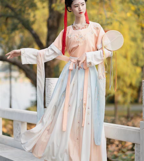 包邮【退坑出】珍缕 千禧寻，坦领汉服，杏色...