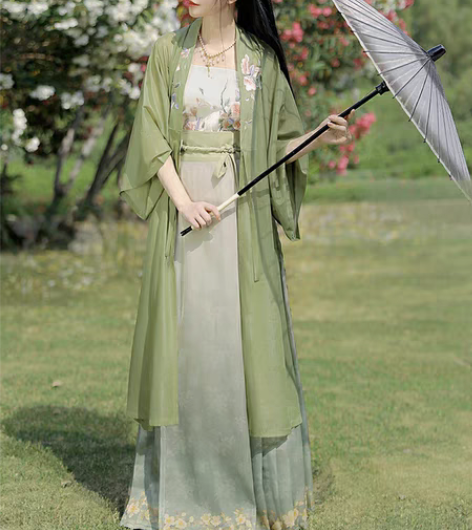 出柒邑家的玉茗茶，绿色L码全新，仅试穿一次...