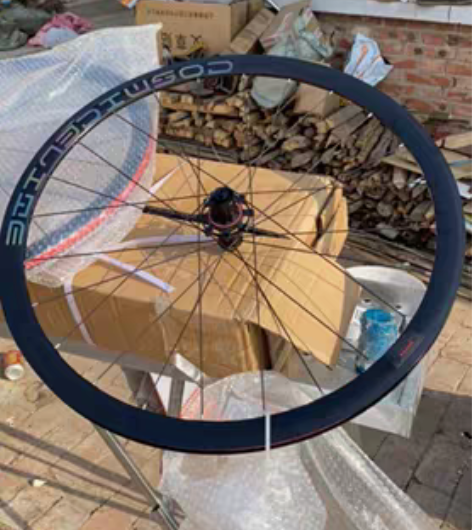 一对纯新自行车轮圈带小配件懂行的来，备好零...