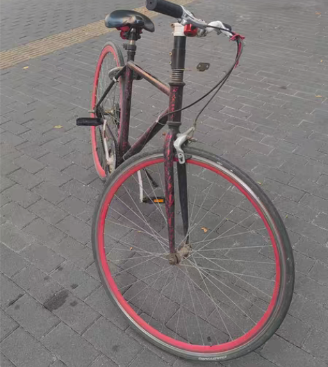 闲置旧27自行车,死飞改活飞的,轮胎是公路...
