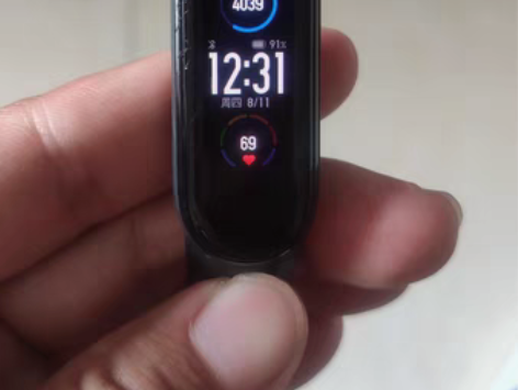 小米手环5nfc，低价出售，轻微划痕。自用...