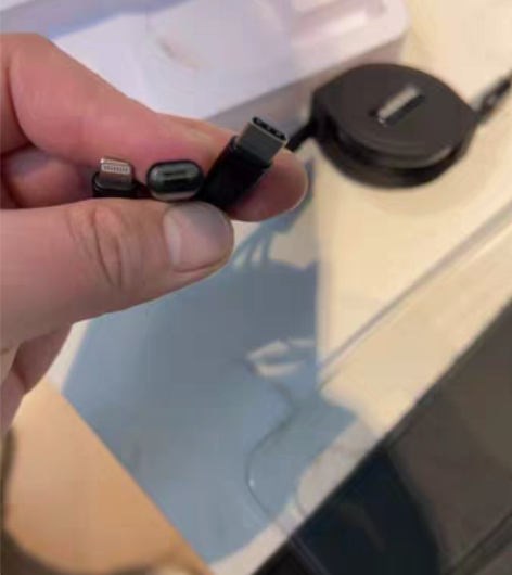 包邮战马送的充电线，一拖三数据线，质量杠杠...