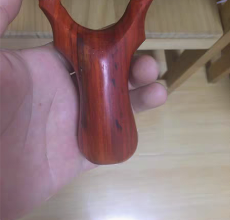 包邮弹弓，全新，红木，练着玩去吧。 感兴趣...