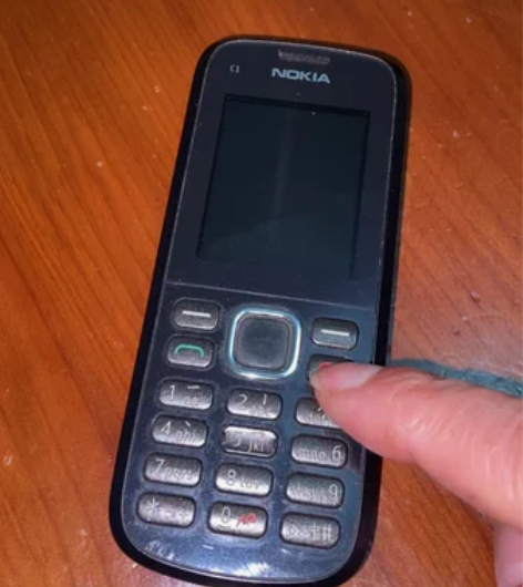 包邮经典诺基亚C1-02直板手机，送原装电...