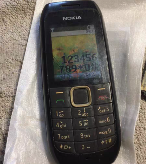 卖一个诺基亚小备用机功能正常，有喜欢的来吧...