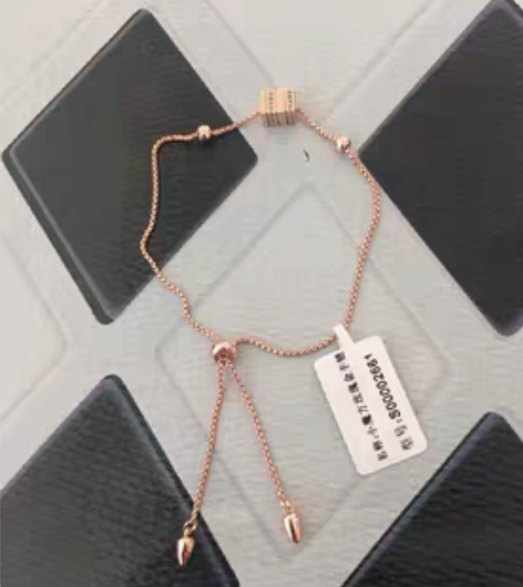 包邮天王手表赠品小魔方玫瑰金手链，全新带吊...