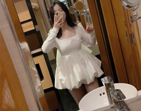 转卖现货 方领针织收腰娃娃衫高腰花苞裙芭蕾...