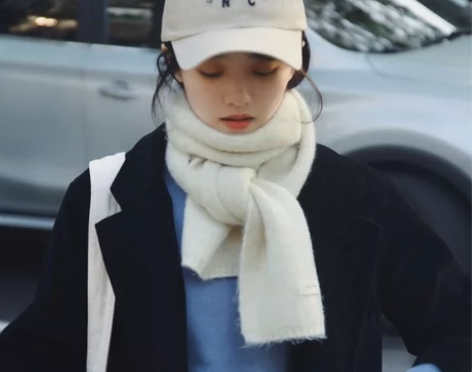 转卖米白色羊毛针织小围巾,冬季日系羊绒,加...