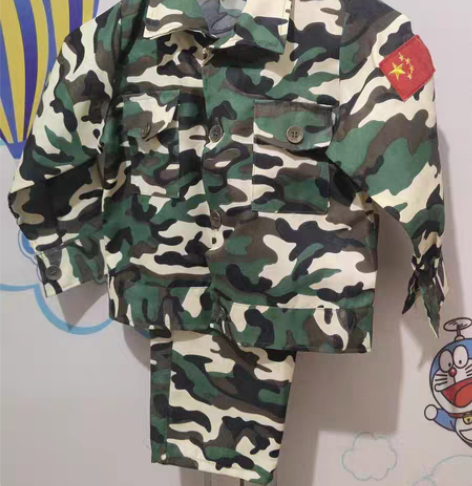 包邮闲置迷彩服出两套，大人跟小孩各一套，仅...