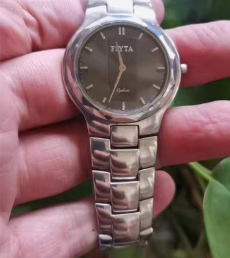 包邮飞亚达男士石英手表，超薄款式，走时正常...