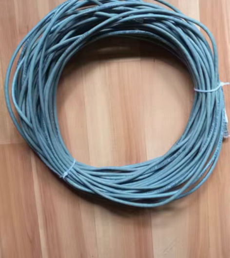网线带水晶头，公司拆闲置旧网线，颜色灰，尺...