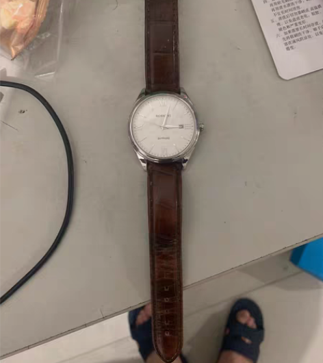 罗西尼手表 石英表  买了有两年多吧，偶尔...