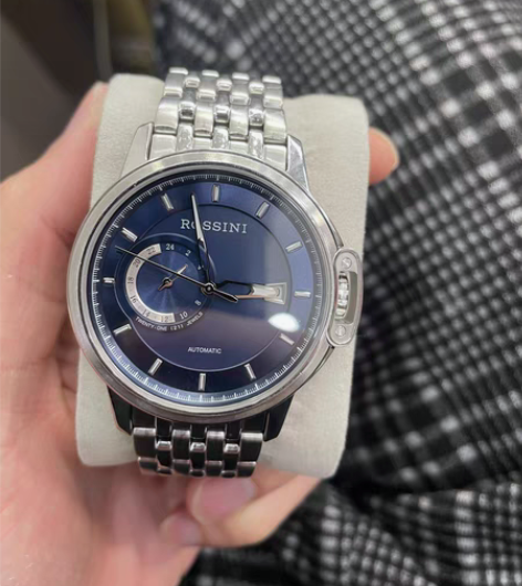 罗西尼，男表，42表径，无附件。 感兴趣的...