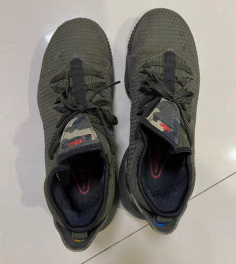 老詹的鞋，全掌大气垫，本人篮球转网球，给钱...