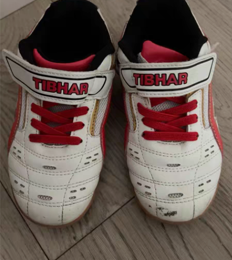 转卖穿过几次    鞋头轻微磨损     ...