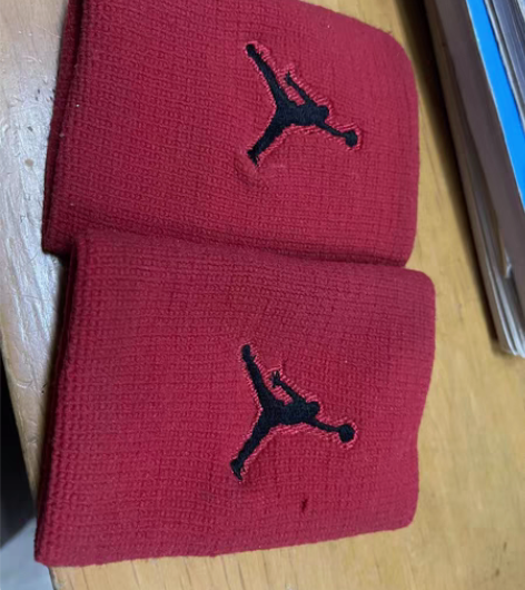 包邮aj护腕 绝对保真自用也没用几回 就排...