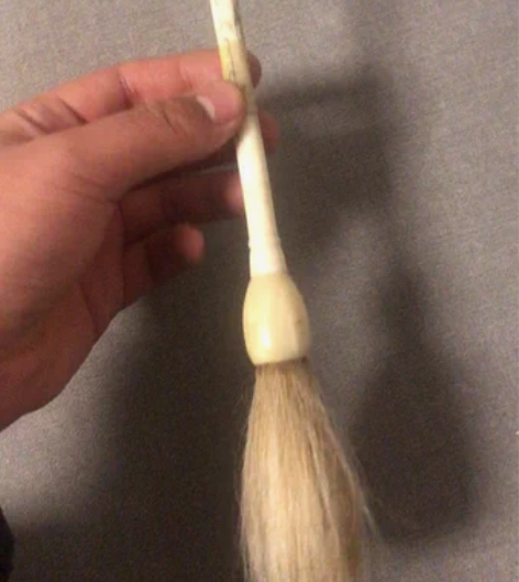 老骨头毛笔，带刻工。长大概30公分二手物品...