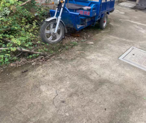 六个水电瓶 一百公里随便跑 新加了雨棚 ...