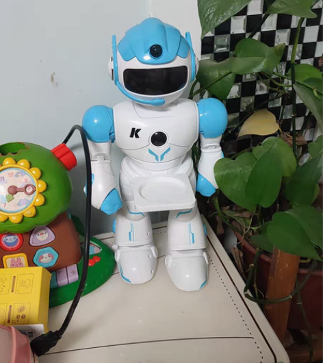 转卖智能遥控机器人儿童玩具男孩会跳舞唱歌语...