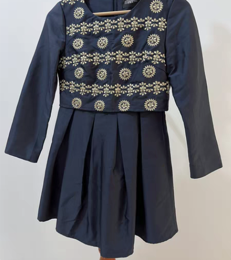 包邮民族风收腰短款连衣裙 感兴趣的话点“我...