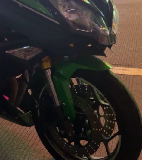 品牌宝雕 双缸400 刚换的原厂的前面减震...