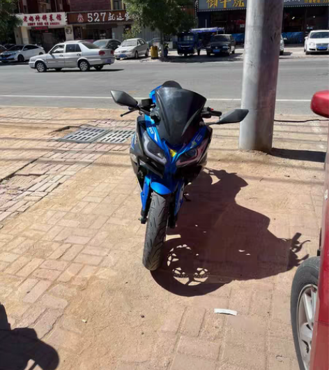 宝雕牌双缸大摩托。 检查保险都有正常过户 ...