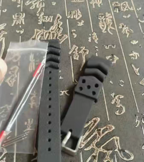 包邮精工水鬼代用橡胶表带，送生耳和拆装工具...