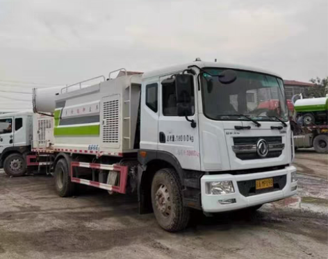 新到4台东风多利卡D9洒水抑尘车，北京牌照...