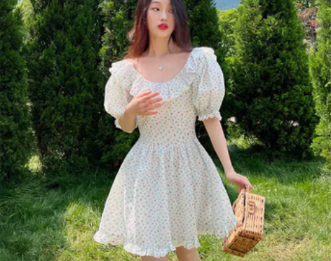 转卖法式复古方领泡泡袖碎花连衣裙短2022...