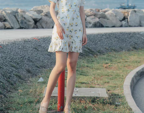 包邮瞌睡兔 浪漫印花棉布修身V领裙子女小清...