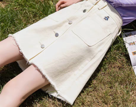 转卖白色牛仔半身裙2021年夏季新款学生裙...