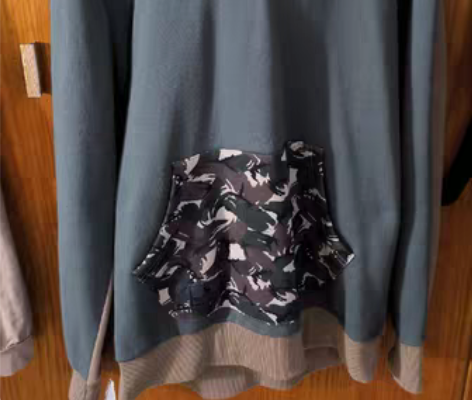 包邮班尼路男迷彩绿连帽拼色加绒卫衣 衣服太...