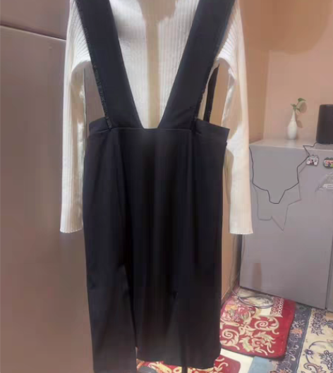 idole品牌背带裙，160码，腰围76，...