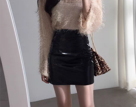 转卖全新，黑色亮皮包臀裙短款春秋高腰显瘦一...