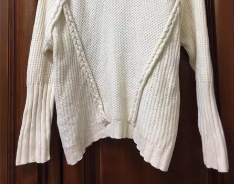 包邮全新～～背带裙～白色高领羊毛毛衣，底边...