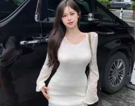 转卖白色长袖v领针织连衣裙仙女秋季温柔气质...