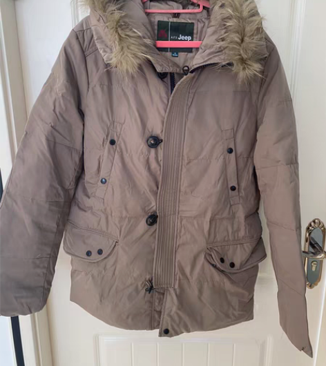 JEEP男款羽绒服。S码。9成新左右 感兴...