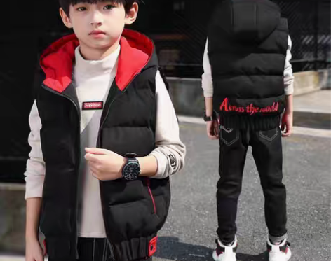 转卖中国红鸿星尔克联名儿童装男童马甲秋冬装...