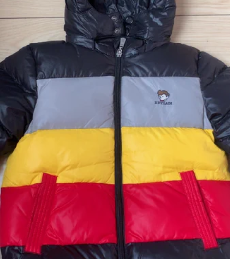 品牌：男生女生，儿童羽绒服，很保暖，9成新...