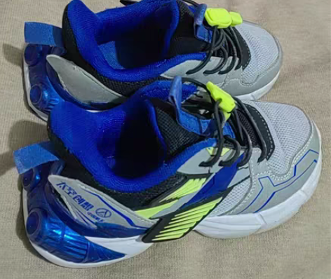 361度 27码 17.5cm 感兴趣的话...