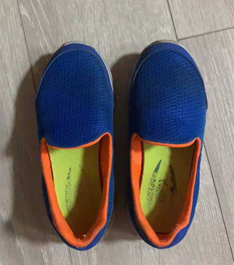 包邮斯凯奇童鞋，内长18厘米，八成新 感兴...