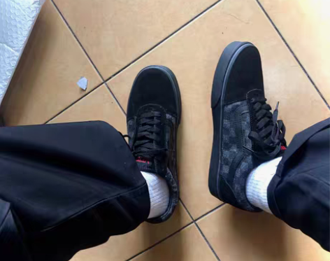 包邮vans全新黑棋盘格绒面秋款 38.5...