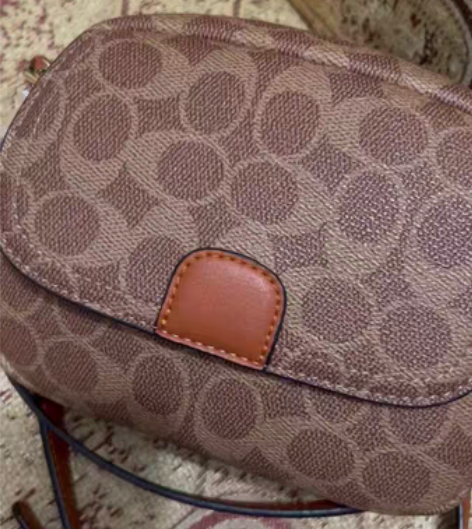 转卖香港蔻一包包2022新款包包女夏季斜挎包通勤单肩包女包百...