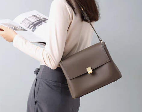 转卖【狂欢价】真皮斜挎包女包2020新款潮...