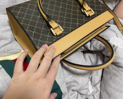 转卖稻草人手提包女士包包  只背过一次 感...