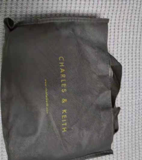 包邮小CK斜挎包9成新 小CK是Charl...
