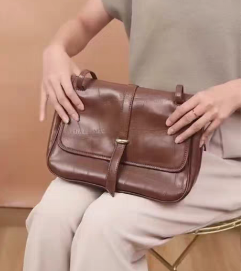 包邮【纳兰杜】真皮女包单肩斜挎邮差包 皮非...