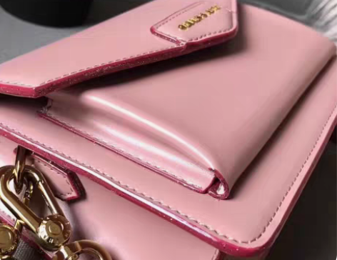 包邮小ck邮差包 粉色 专柜购入 买来就背...