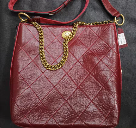 包邮全新头层牛皮菱格真皮女包，有酒红跟白色...