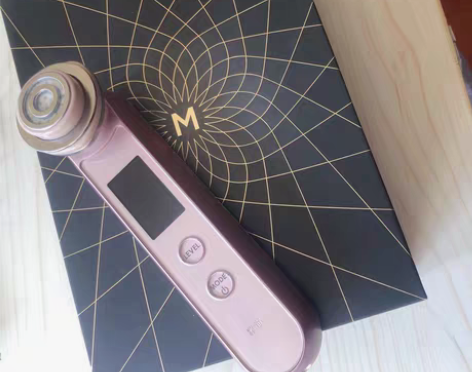 转卖全新雅萌美容仪水光机 当时是水光机和红...